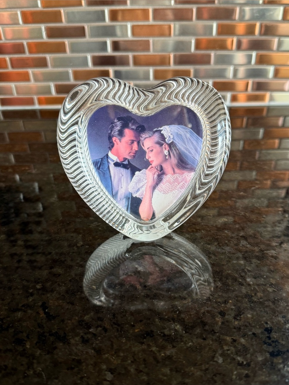 Vintage 1980’s Mikasa "Polished Portraits” Crystal Ribbed Heart Picture Frame🤍